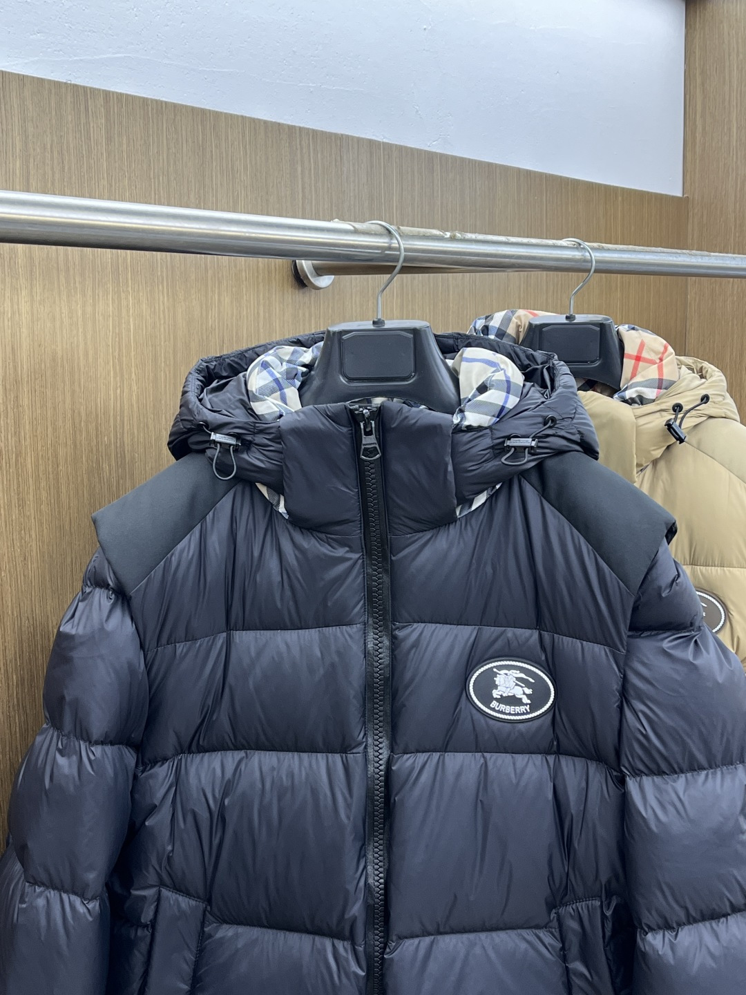 秋冬羽绒 🆕Burberry巴宝莉 2025ss秋冬新款时尚休闲连帽羽绒外套，一衣两穿（袖子，帽子均可拆