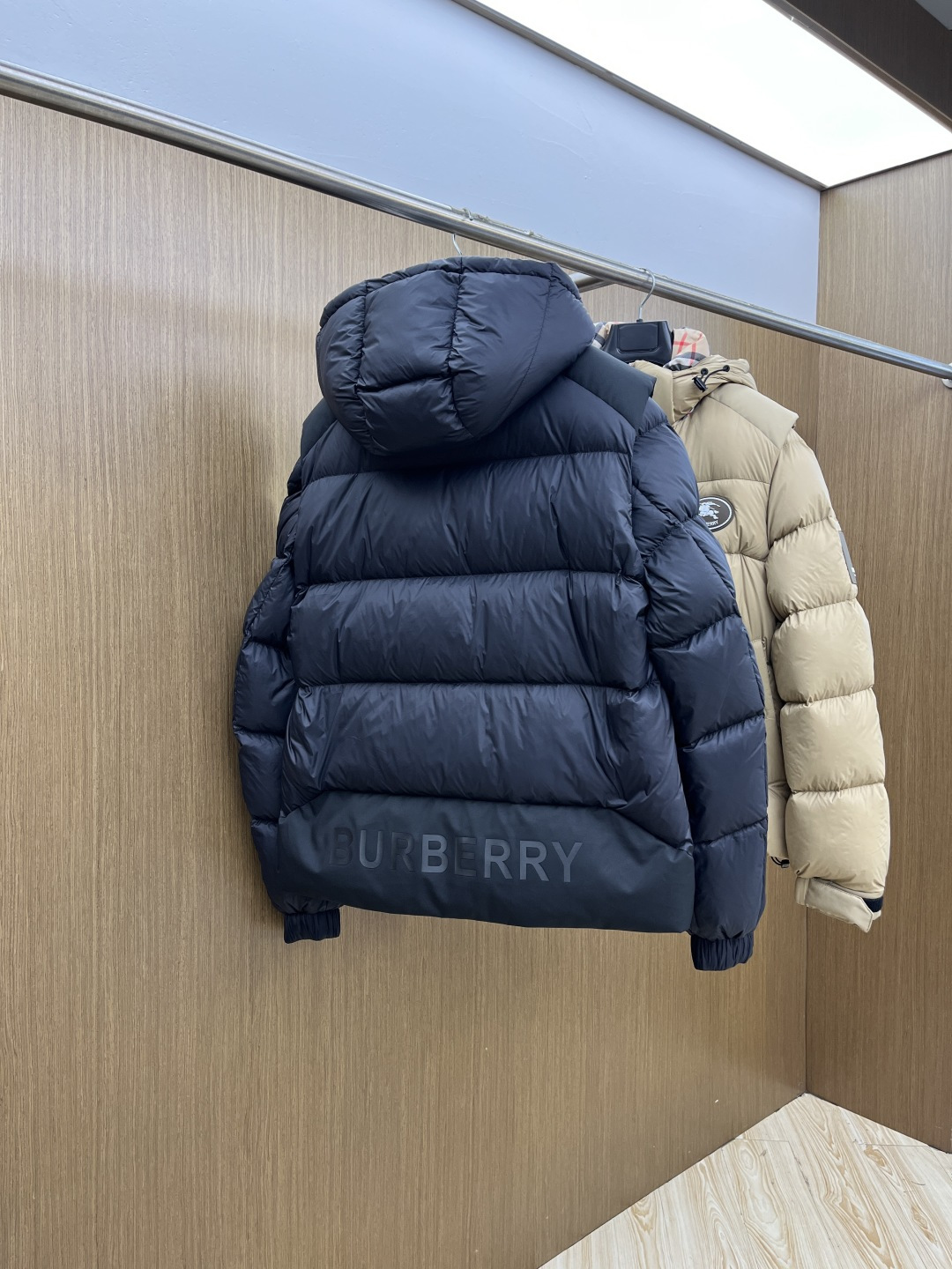 秋冬羽绒 🆕Burberry巴宝莉 2025ss秋冬新款时尚休闲连帽羽绒外套，一衣两穿（袖子，帽子均可拆