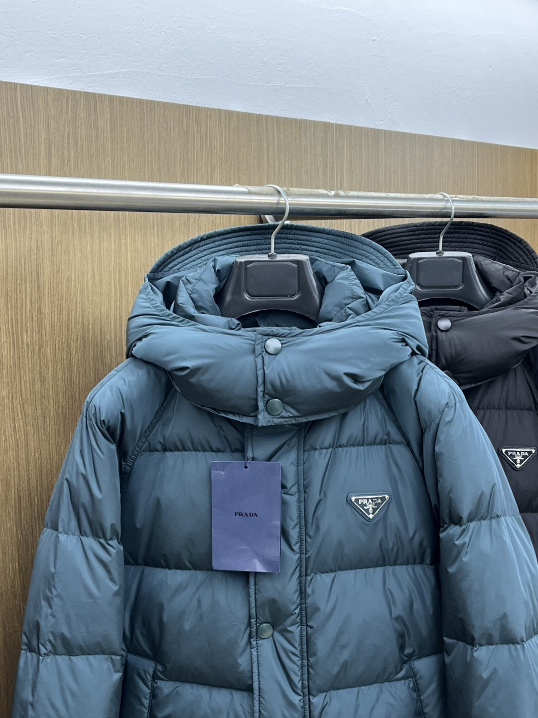 秋冬羽绒 🆕Prada普拉达 2025ss秋冬新款时尚休闲羽绒外套，连帽可拆，处处细节显工艺足够的高级，