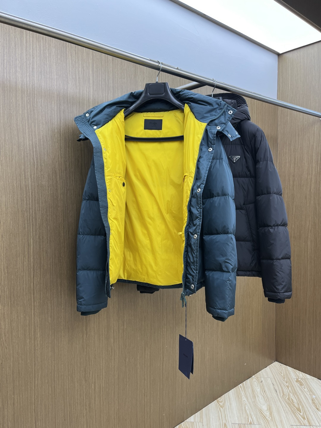 秋冬羽绒 🆕Prada普拉达 2025ss秋冬新款时尚休闲羽绒外套，连帽可拆，处处细节显工艺足够的高级，