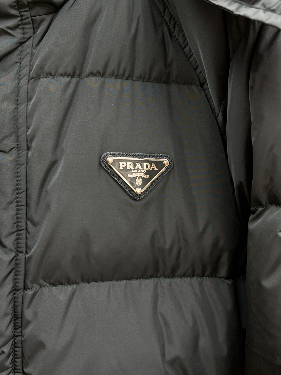 秋冬羽绒 🆕Prada普拉达 2025ss秋冬新款时尚休闲羽绒外套，连帽可拆，处处细节显工艺足够的高级，