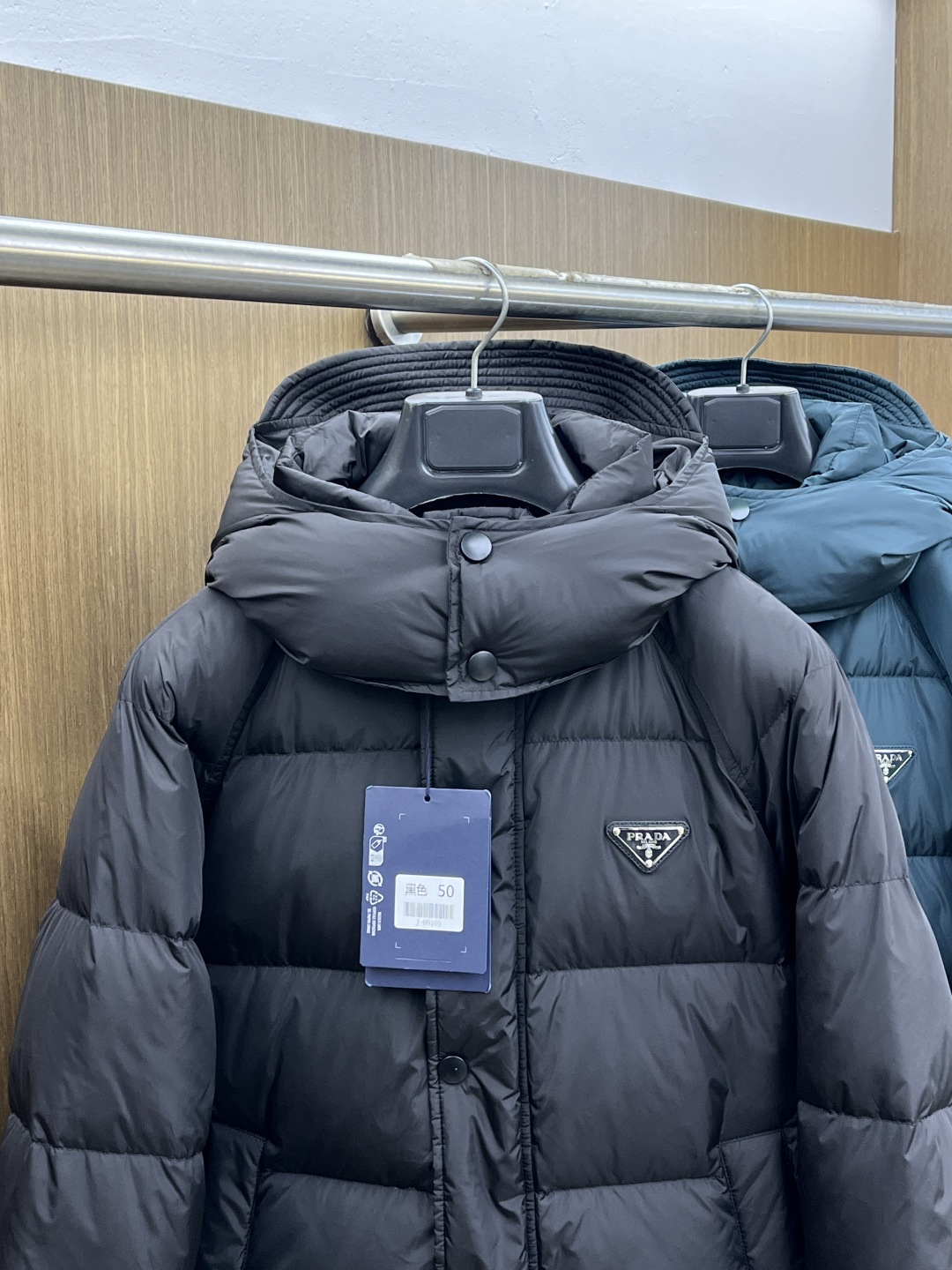 秋冬羽绒 🆕Prada普拉达 2025ss秋冬新款时尚休闲羽绒外套，连帽可拆，处处细节显工艺足够的高级，