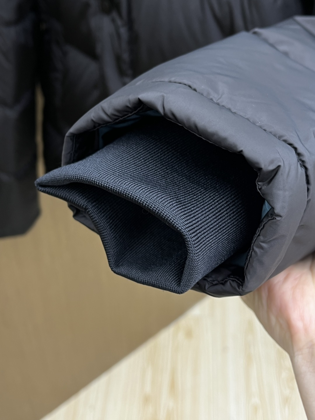 秋冬羽绒 🆕Prada普拉达 2025ss秋冬新款时尚休闲羽绒外套，连帽可拆，处处细节显工艺足够的高级，