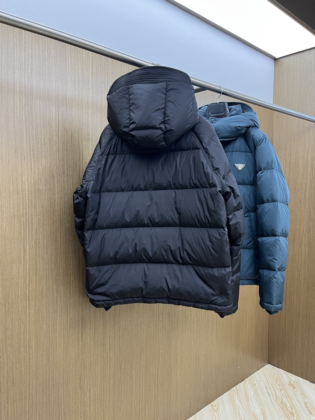 秋冬羽绒 🆕Prada普拉达 2025ss秋冬新款时尚休闲羽绒外套，连帽可拆，处处细节显工艺足够的高级，