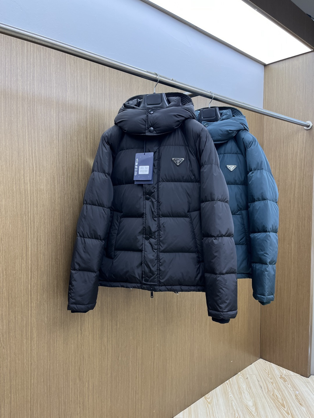 秋冬羽绒 🆕Prada普拉达 2025ss秋冬新款时尚休闲羽绒外套，连帽可拆，处处细节显工艺足够的高级，