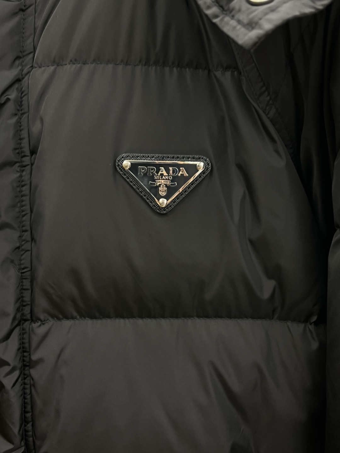 秋冬羽绒 🆕Prada普拉达 2025ss秋冬新款时尚休闲羽绒外套，连帽可拆，处处细节显工艺足够的高级，