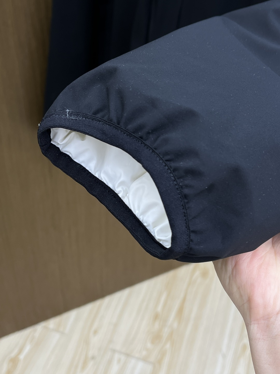 秋冬羽绒 Mon 25FW秋冬新款简约纯色休闲双面羽绒服！男士经典双面穿简约大气，采用三防面料，防水，防