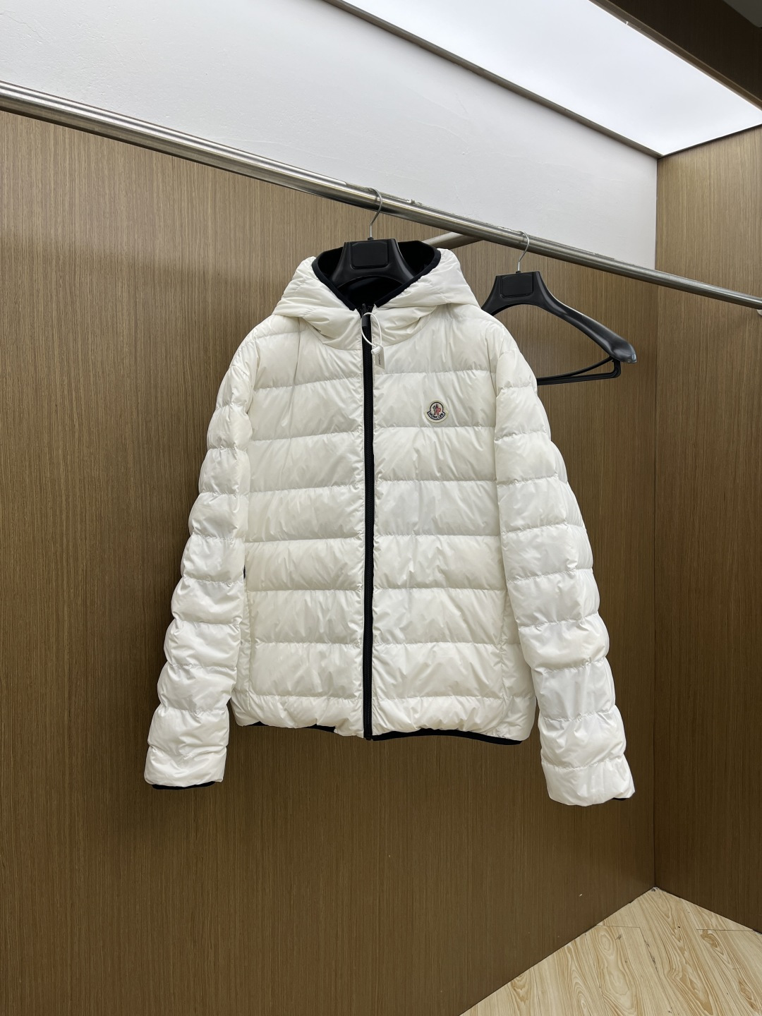 秋冬羽绒 Mon 25FW秋冬新款简约纯色休闲双面羽绒服！男士经典双面穿简约大气，采用三防面料，防水，防