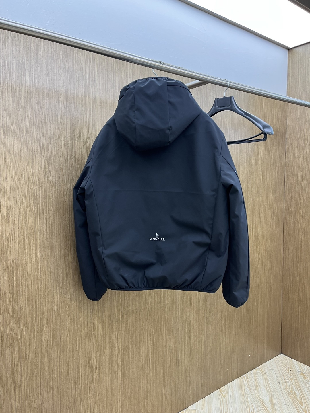 秋冬羽绒 Mon 25FW秋冬新款简约纯色休闲双面羽绒服！男士经典双面穿简约大气，采用三防面料，防水，防