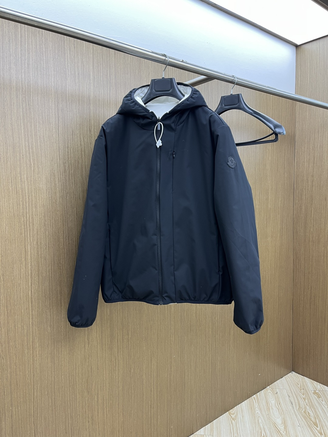 秋冬羽绒 Mon 25FW秋冬新款简约纯色休闲双面羽绒服！男士经典双面穿简约大气，采用三防面料，防水，防