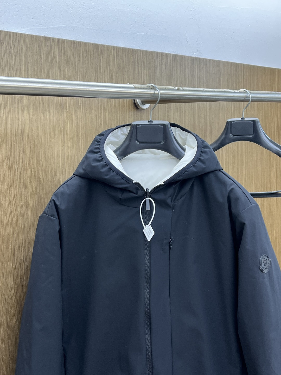 秋冬羽绒 Mon 25FW秋冬新款简约纯色休闲双面羽绒服！男士经典双面穿简约大气，采用三防面料，防水，防