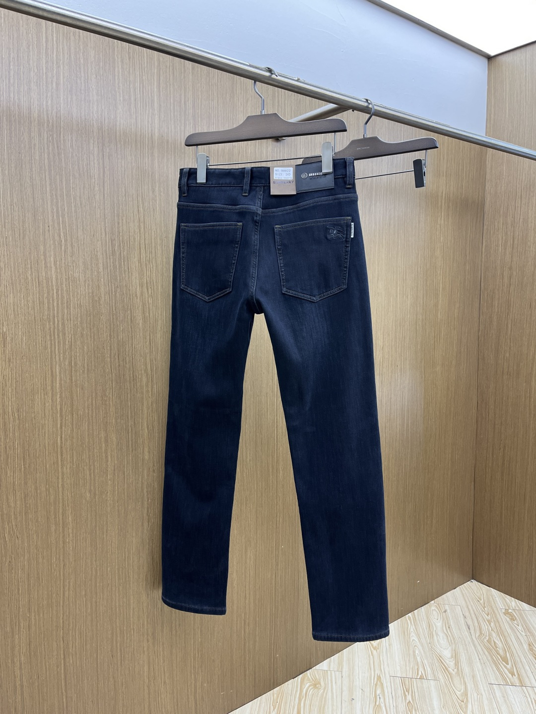 加绒款 BBR 🔥🔥ss秋冬新品，官网同步有售，男士高端商务休闲西裤，高端进口面料，带弹力，后面采用硅胶