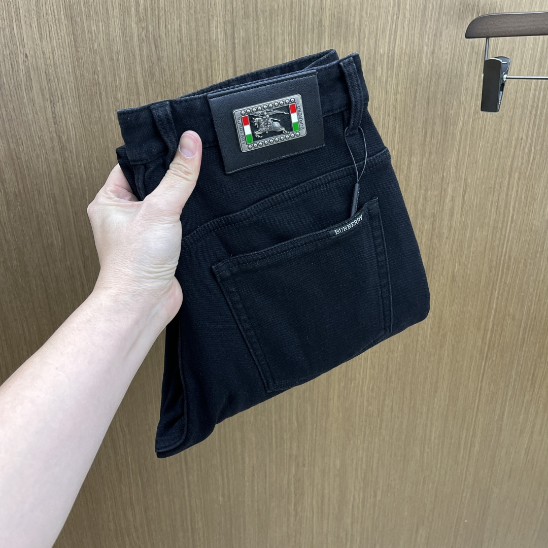 加绒款 BBR 🔥🔥ss秋冬新品，官网同步有售，男士高端商务休闲西裤，高端进口面料，带弹力，后面采用硅胶