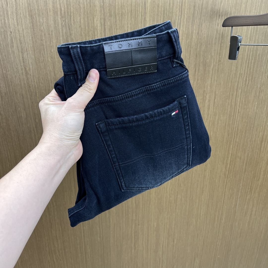 加绒款 TOMY 🔥🔥ss秋冬新品，官网同步有售，男士高端商务休闲西裤，高端进口面料，带弹力，后面采用硅