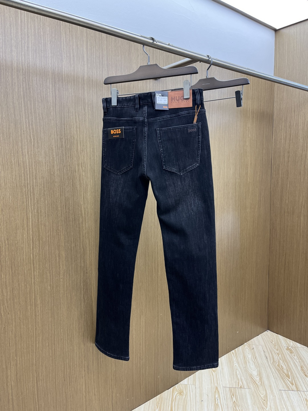 加绒款 Hugo 🔥🔥ss秋冬新品，官网同步有售，男士高端商务休闲西裤，高端进口面料，带弹力，后面采用硅