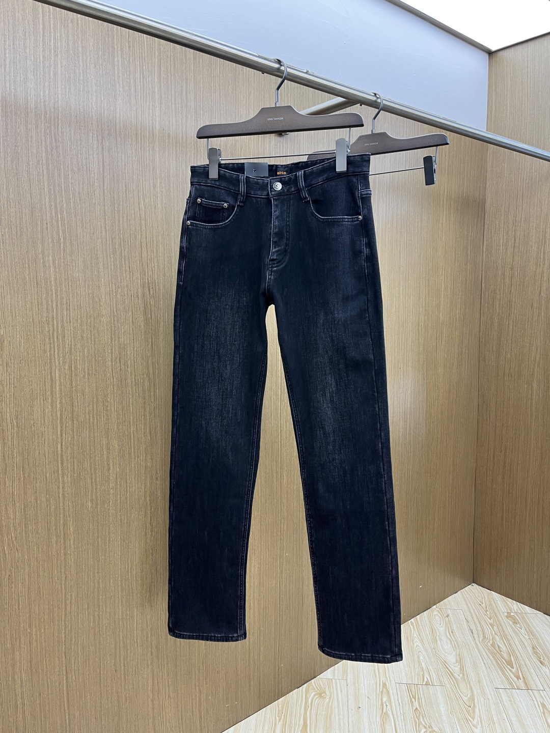 加绒款 Hugo 🔥🔥ss秋冬新品，官网同步有售，男士高端商务休闲西裤，高端进口面料，带弹力，后面采用硅