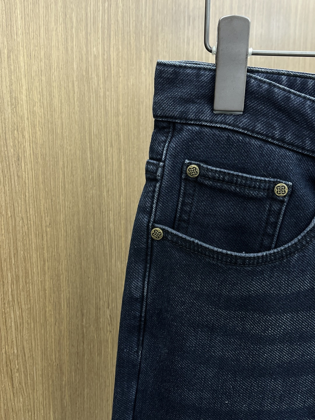 加绒款 LV 🔥🔥ss秋冬新品，官网同步有售，男士高端商务休闲西裤，高端进口面料，带弹力，后面采用硅胶字