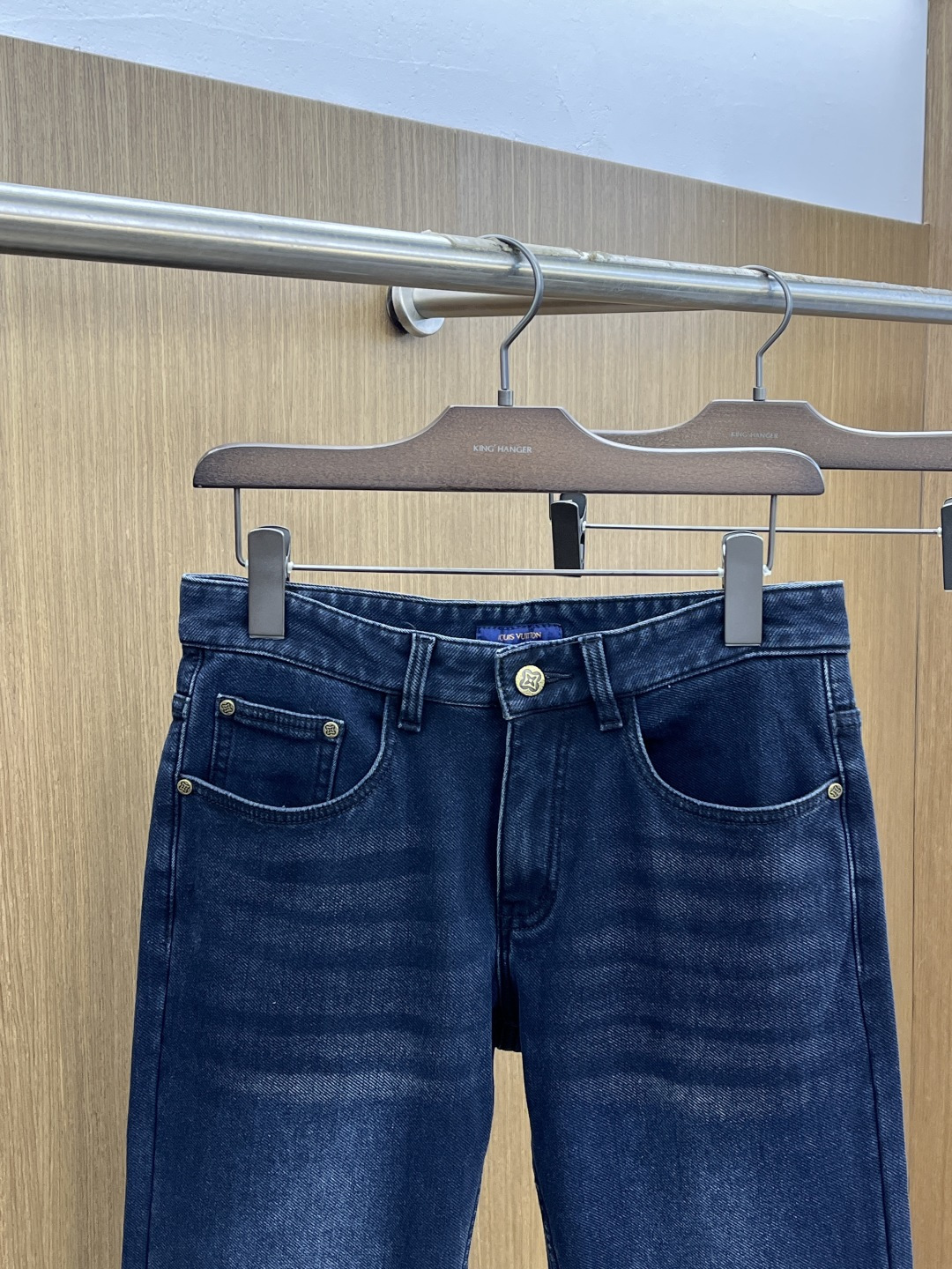 加绒款 LV 🔥🔥ss秋冬新品，官网同步有售，男士高端商务休闲西裤，高端进口面料，带弹力，后面采用硅胶字