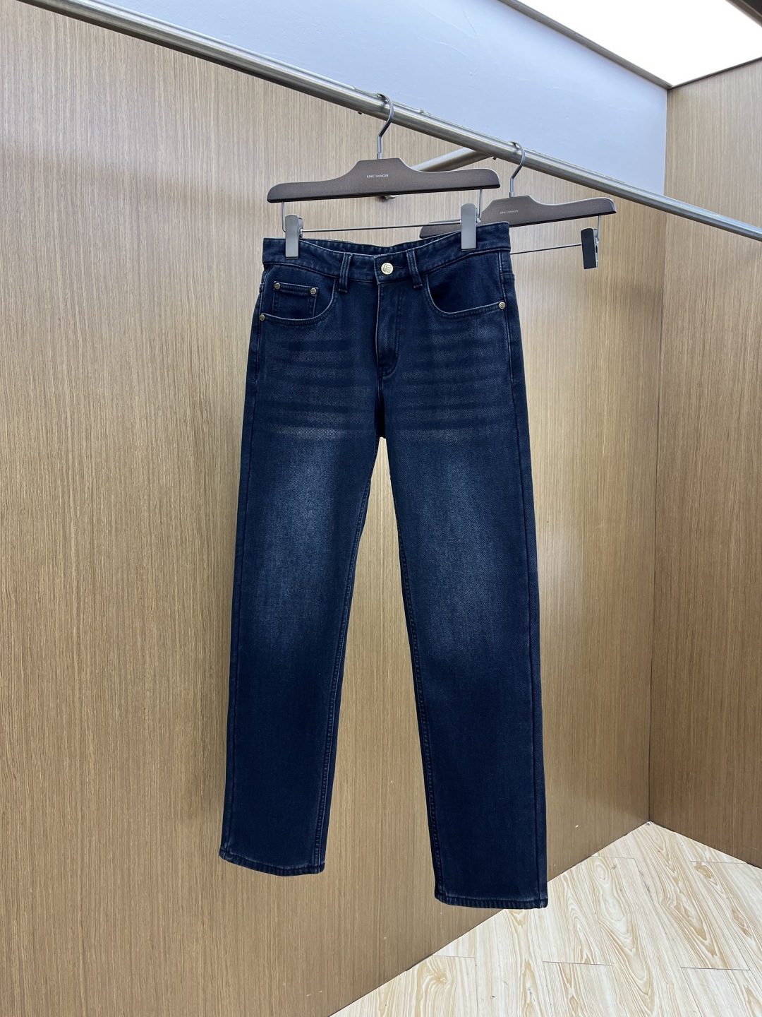 加绒款 LV 🔥🔥ss秋冬新品，官网同步有售，男士高端商务休闲西裤，高端进口面料，带弹力，后面采用硅胶字