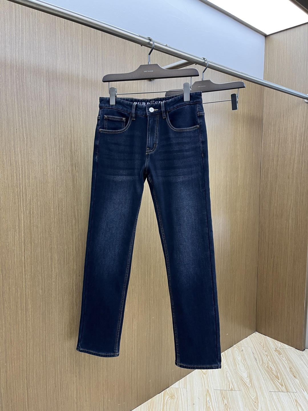 加绒款 BBR 🔥🔥ss秋冬新品，官网同步有售，男士高端商务休闲西裤，高端进口面料，带弹力，后面采用硅胶