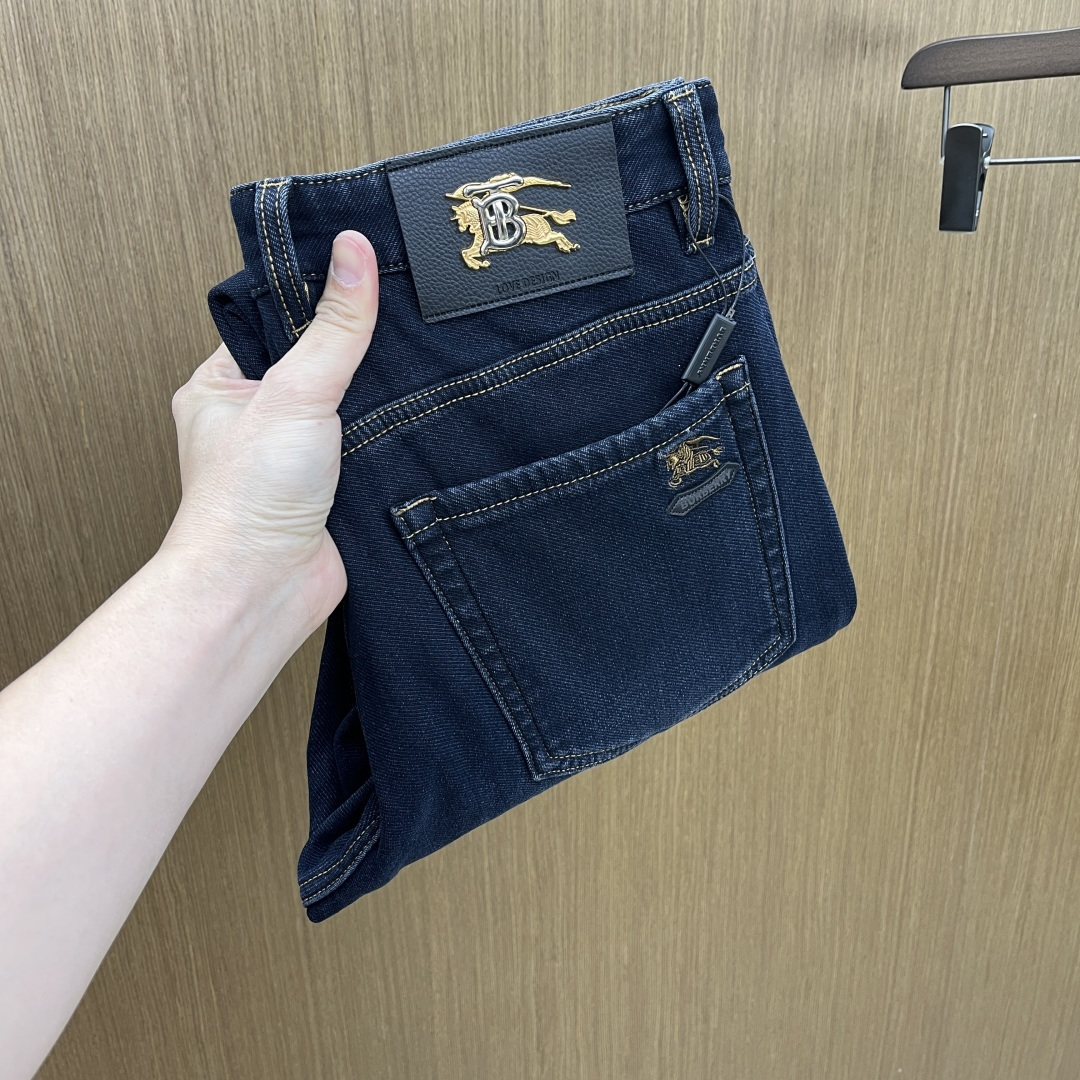 加绒款 BBR 🔥🔥ss秋冬新品，官网同步有售，男士高端商务休闲西裤，高端进口面料，带弹力，后面采用硅胶