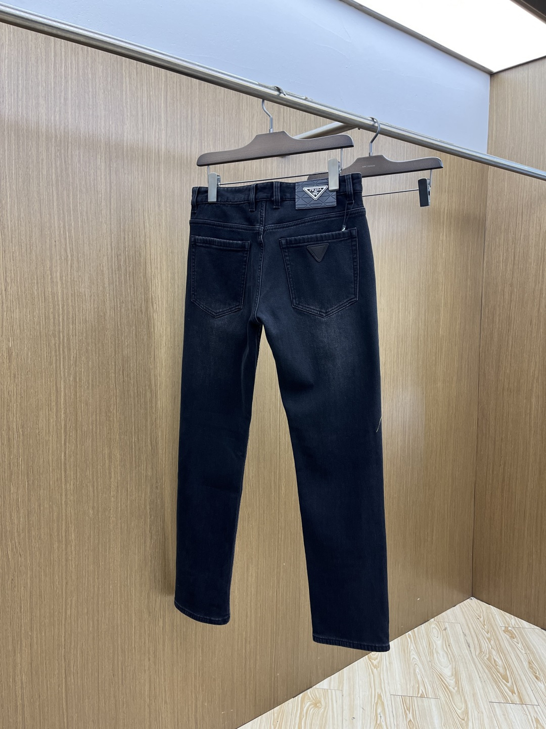 加绒款 BBR 🔥🔥ss秋冬新品，官网同步有售，男士高端商务休闲西裤，高端进口面料，带弹力，后面采用硅胶