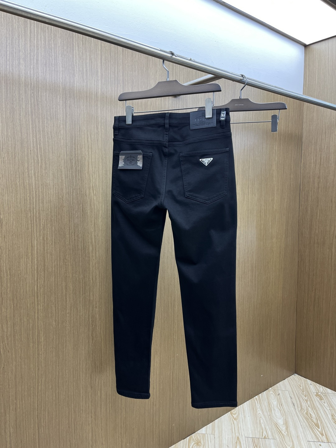 加厚款 PD 新款来袭🔥秋冬爆款新品 有售 实体店极品牛仔裤🐂原版好货，适合各个年龄段。市场最高版本的欧