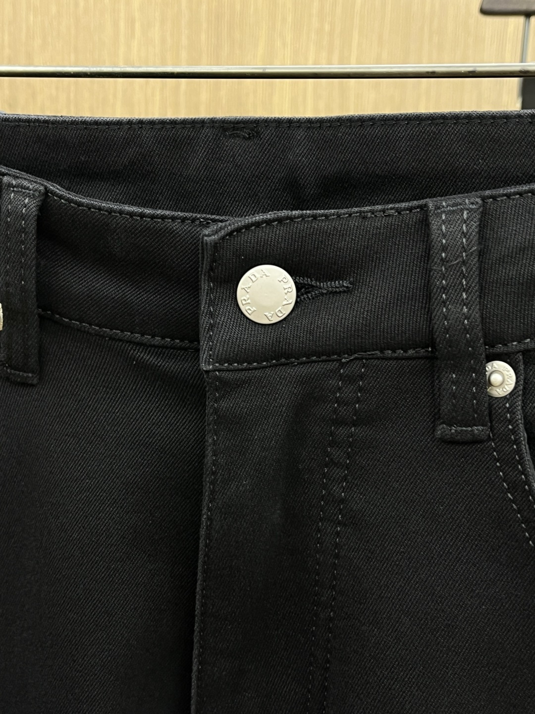 加厚款 PD 新款来袭🔥秋冬爆款新品 有售 实体店极品牛仔裤🐂原版好货，适合各个年龄段。市场最高版本的欧