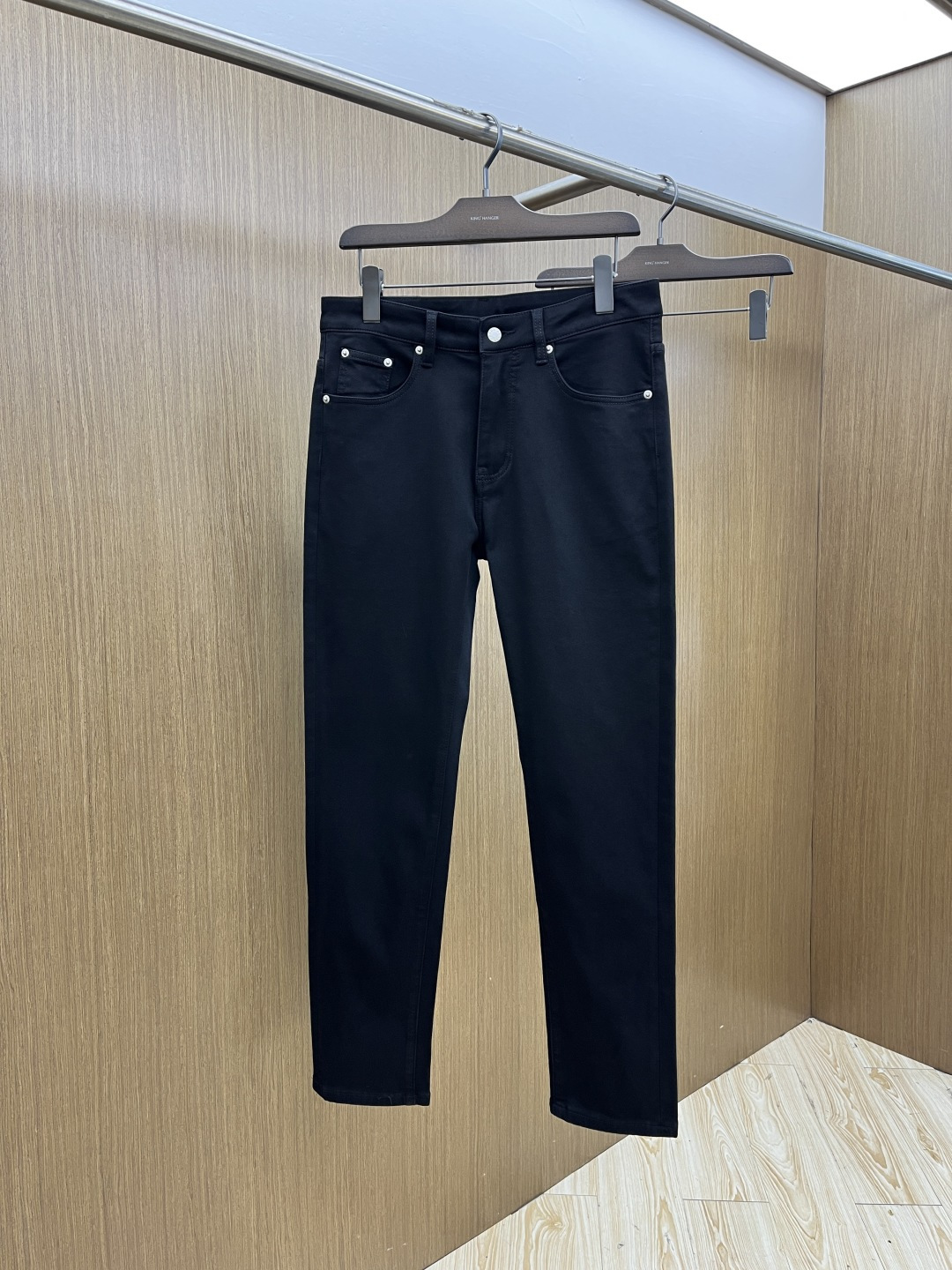 加厚款 PD 新款来袭🔥秋冬爆款新品 有售 实体店极品牛仔裤🐂原版好货，适合各个年龄段。市场最高版本的欧