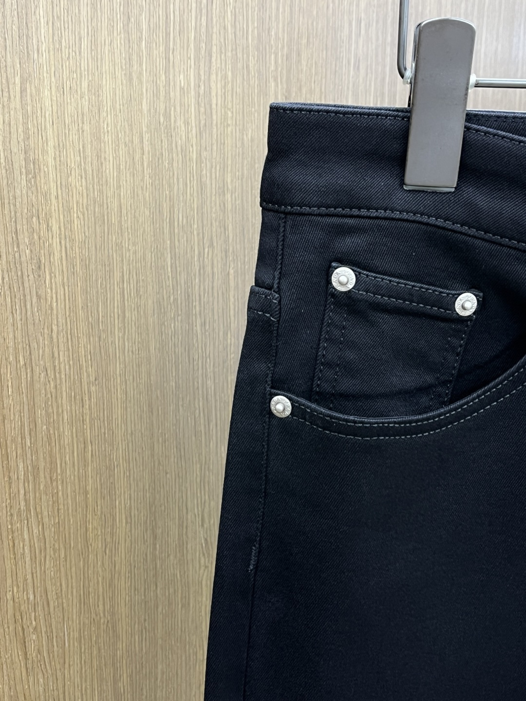 加厚款 PD 新款来袭🔥秋冬爆款新品 有售 实体店极品牛仔裤🐂原版好货，适合各个年龄段。市场最高版本的欧