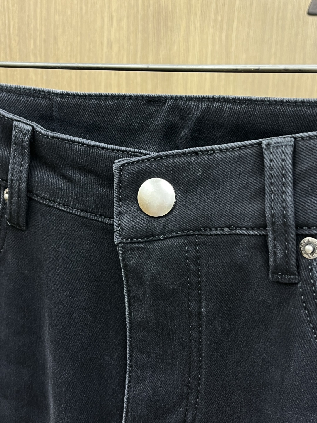 加厚款 PD 新款来袭🔥秋冬爆款新品 有售 实体店极品牛仔裤🐂原版好货，适合各个年龄段。市场最高版本的欧