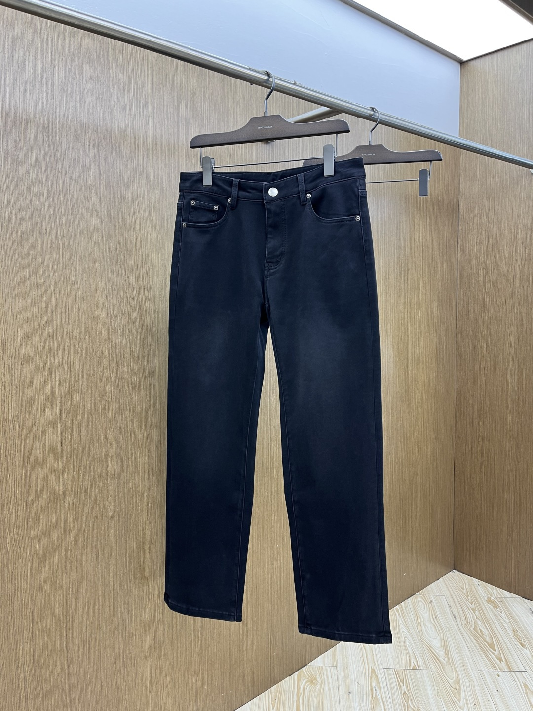 加厚款 PD 新款来袭🔥秋冬爆款新品 有售 实体店极品牛仔裤🐂原版好货，适合各个年龄段。市场最高版本的欧