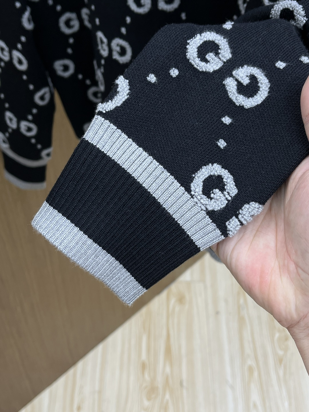 秋冬爆品 Guc 🔥🔥aw秋冬新款 同步 时尚经典针织毛衣 秋冬必备款 采用针织衫加厚毛衣，精致简洁大方