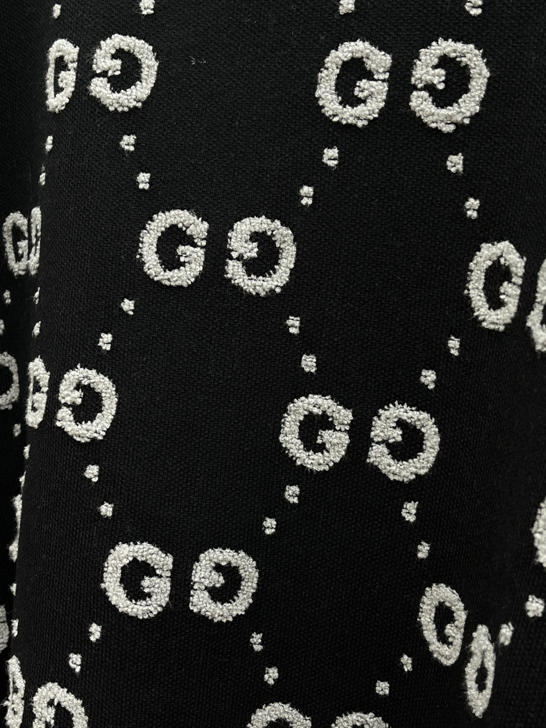 秋冬爆品 Guc 🔥🔥aw秋冬新款 同步 时尚经典针织毛衣 秋冬必备款 采用针织衫加厚毛衣，精致简洁大方