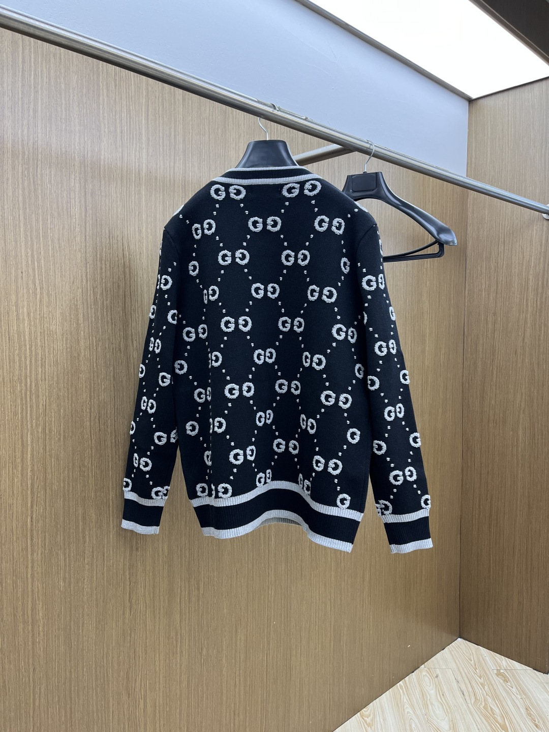 秋冬爆品 Guc 🔥🔥aw秋冬新款 同步 时尚经典针织毛衣 秋冬必备款 采用针织衫加厚毛衣，精致简洁大方