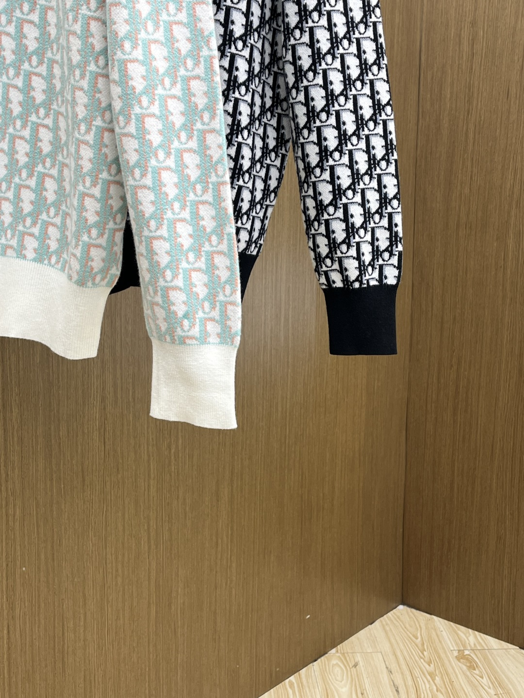 秋冬爆品 CD 🔥🔥aw秋冬新款 同步 时尚经典针织毛衣 秋冬必备款 采用针织衫加厚毛衣，精致简洁大方 