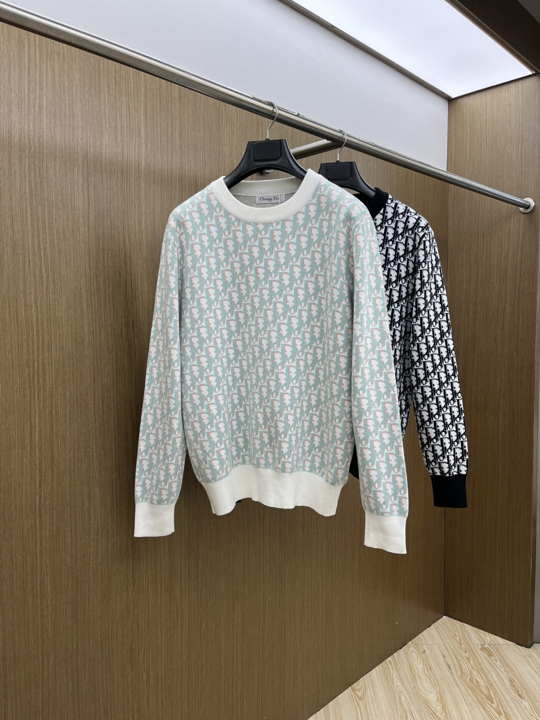 秋冬爆品 CD 🔥🔥aw秋冬新款 同步 时尚经典针织毛衣 秋冬必备款 采用针织衫加厚毛衣，精致简洁大方 