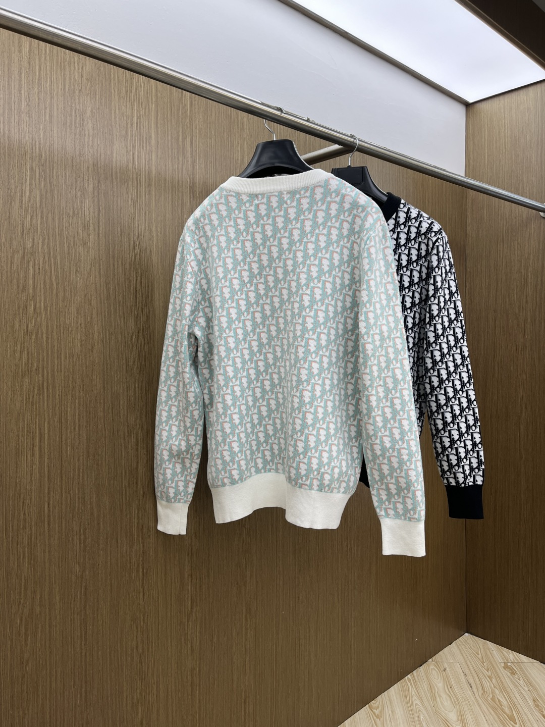 秋冬爆品 CD 🔥🔥aw秋冬新款 同步 时尚经典针织毛衣 秋冬必备款 采用针织衫加厚毛衣，精致简洁大方 