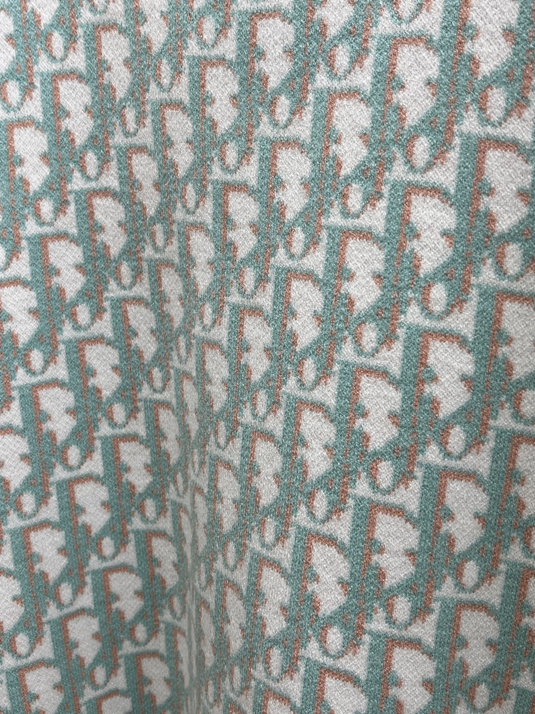 秋冬爆品 CD 🔥🔥aw秋冬新款 同步 时尚经典针织毛衣 秋冬必备款 采用针织衫加厚毛衣，精致简洁大方 