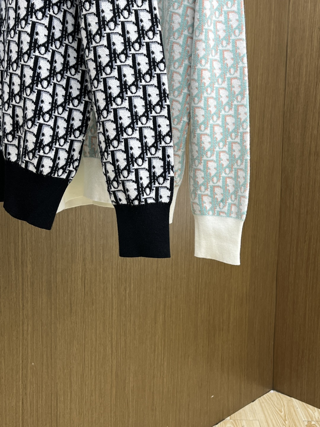 秋冬爆品 CD 🔥🔥aw秋冬新款 同步 时尚经典针织毛衣 秋冬必备款 采用针织衫加厚毛衣，精致简洁大方 