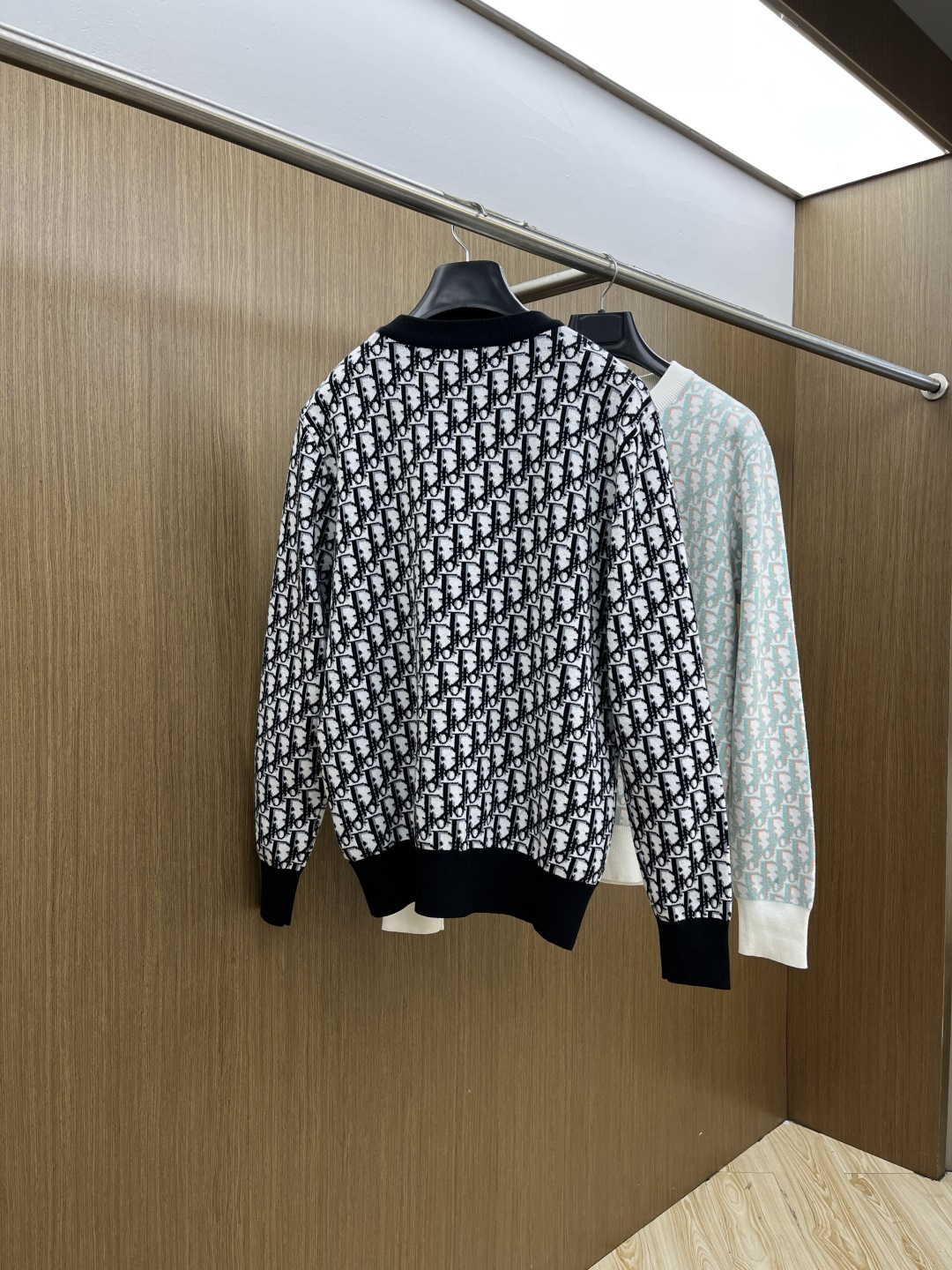 秋冬爆品 CD 🔥🔥aw秋冬新款 同步 时尚经典针织毛衣 秋冬必备款 采用针织衫加厚毛衣，精致简洁大方 