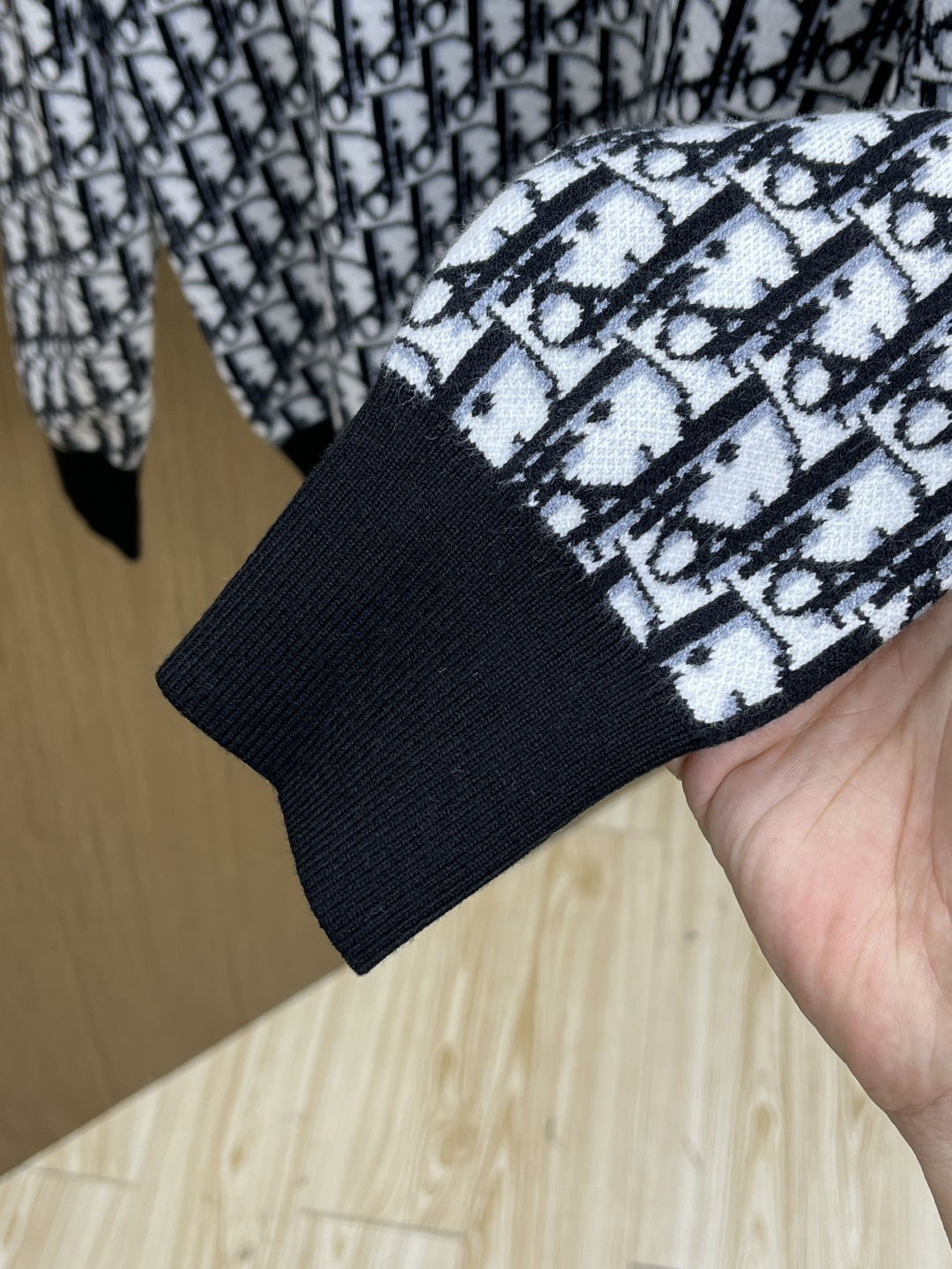 秋冬爆品 CD 🔥🔥aw秋冬新款 同步 时尚经典针织毛衣 秋冬必备款 采用针织衫加厚毛衣，精致简洁大方 