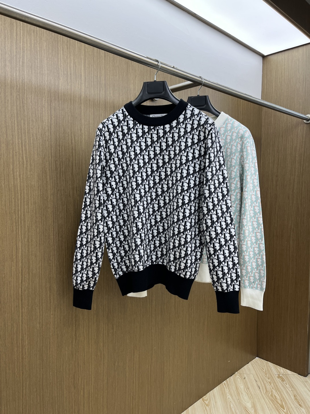 秋冬爆品 CD 🔥🔥aw秋冬新款 同步 时尚经典针织毛衣 秋冬必备款 采用针织衫加厚毛衣，精致简洁大方 