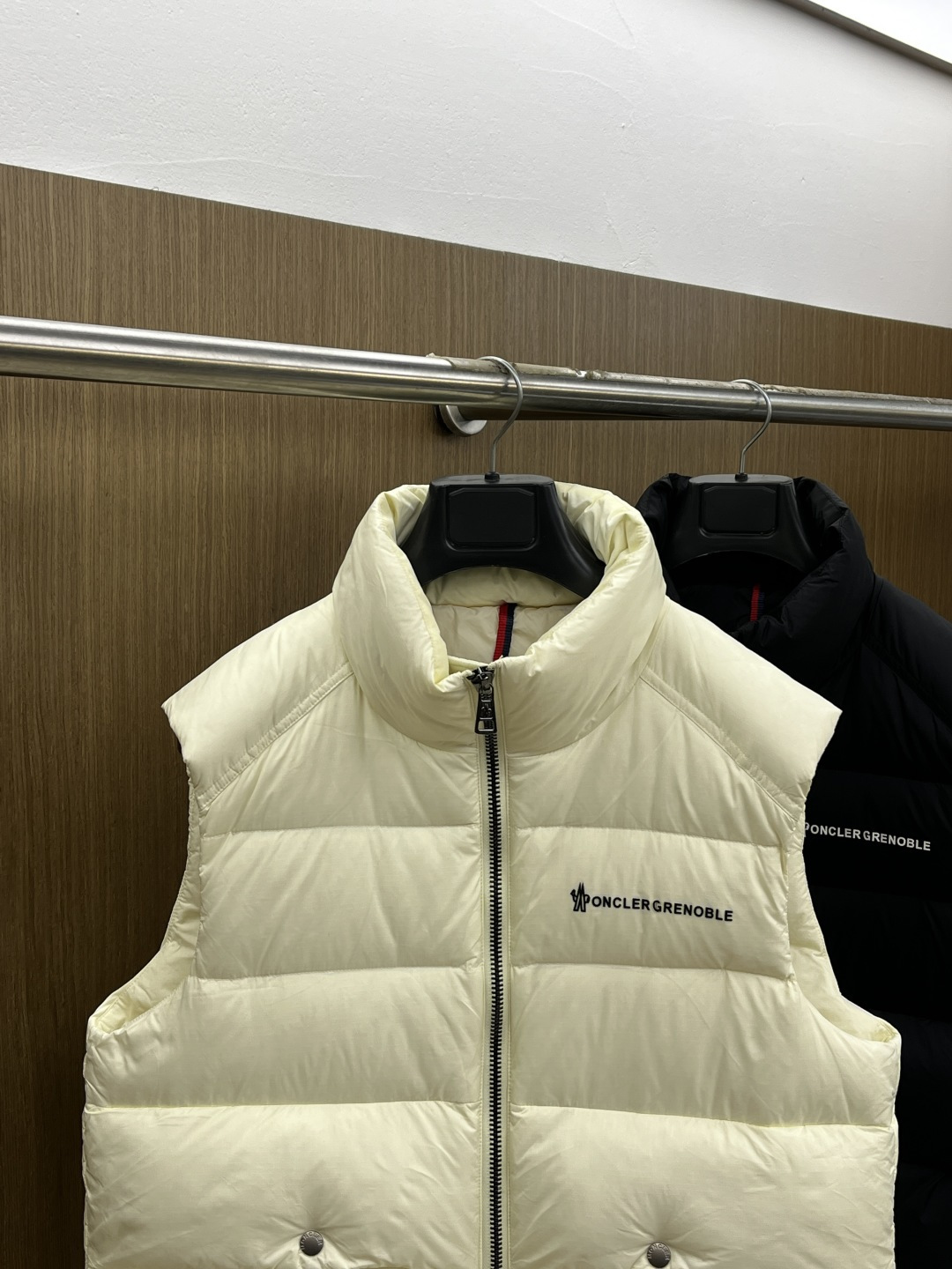 秋冬羽绒 🆕Moncler蒙口 2025ss秋冬新款时尚休闲羽绒外套马甲，处处细节显工艺足够的高级，结构