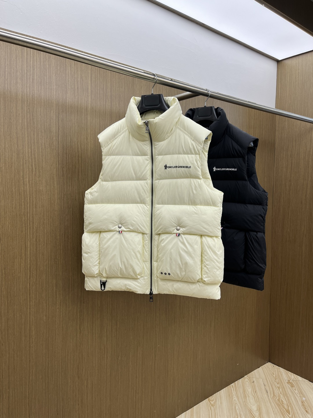 秋冬羽绒 🆕Moncler蒙口 2025ss秋冬新款时尚休闲羽绒外套马甲，处处细节显工艺足够的高级，结构