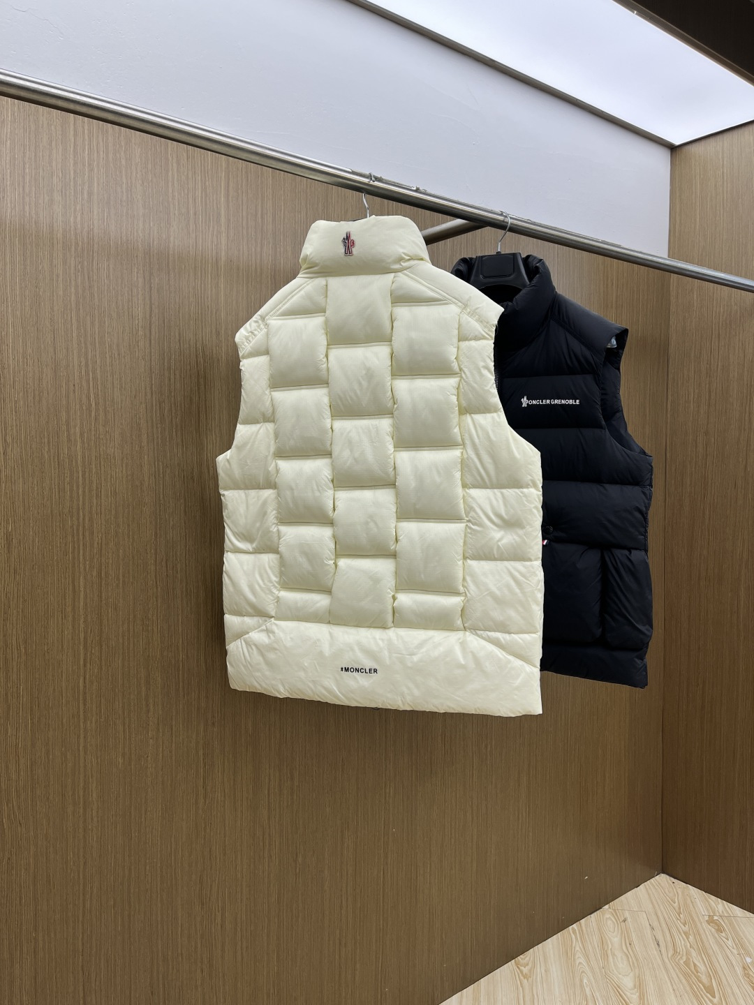 秋冬羽绒 🆕Moncler蒙口 2025ss秋冬新款时尚休闲羽绒外套马甲，处处细节显工艺足够的高级，结构
