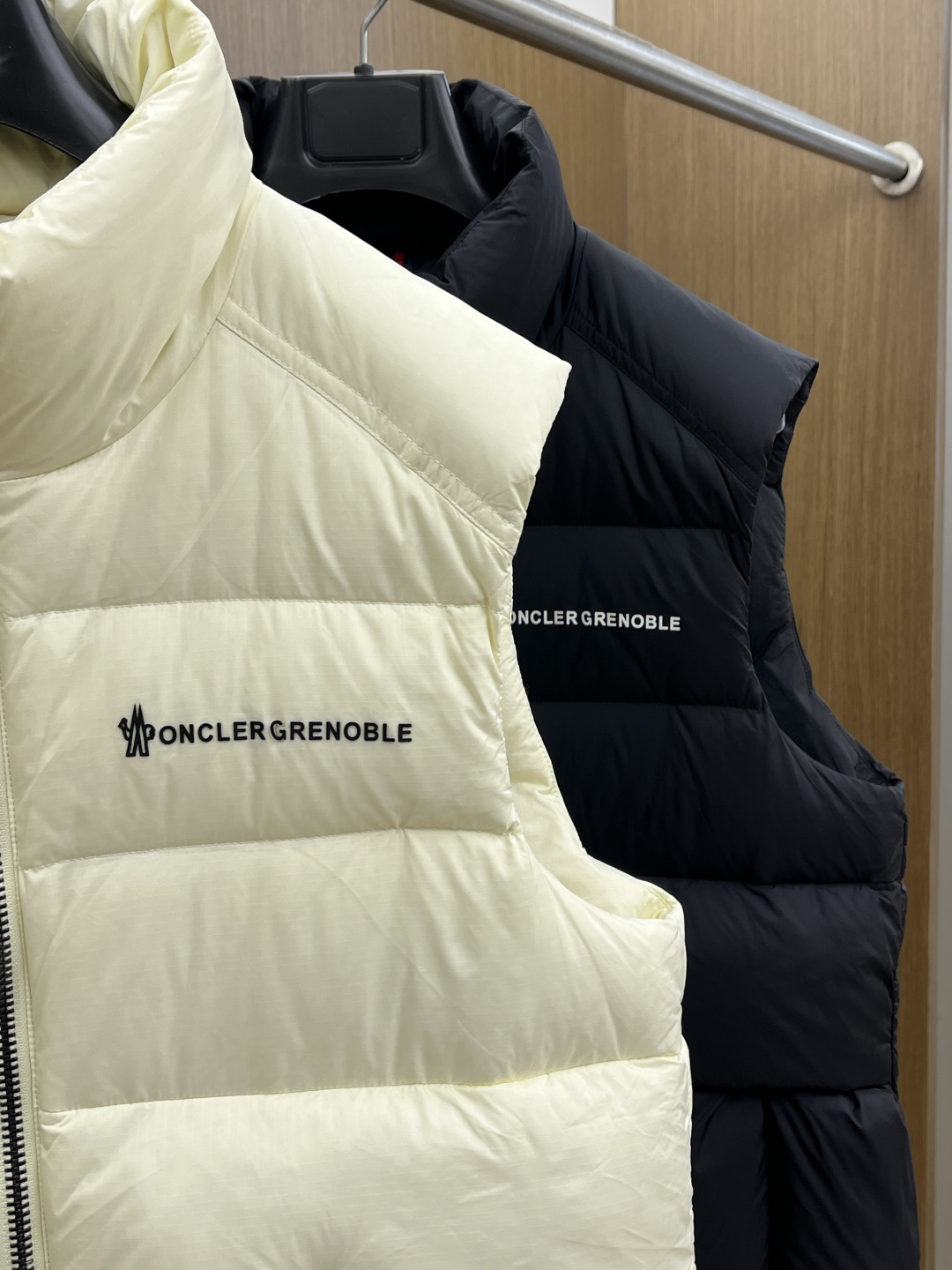 秋冬羽绒 🆕Moncler蒙口 2025ss秋冬新款时尚休闲羽绒外套马甲，处处细节显工艺足够的高级，结构