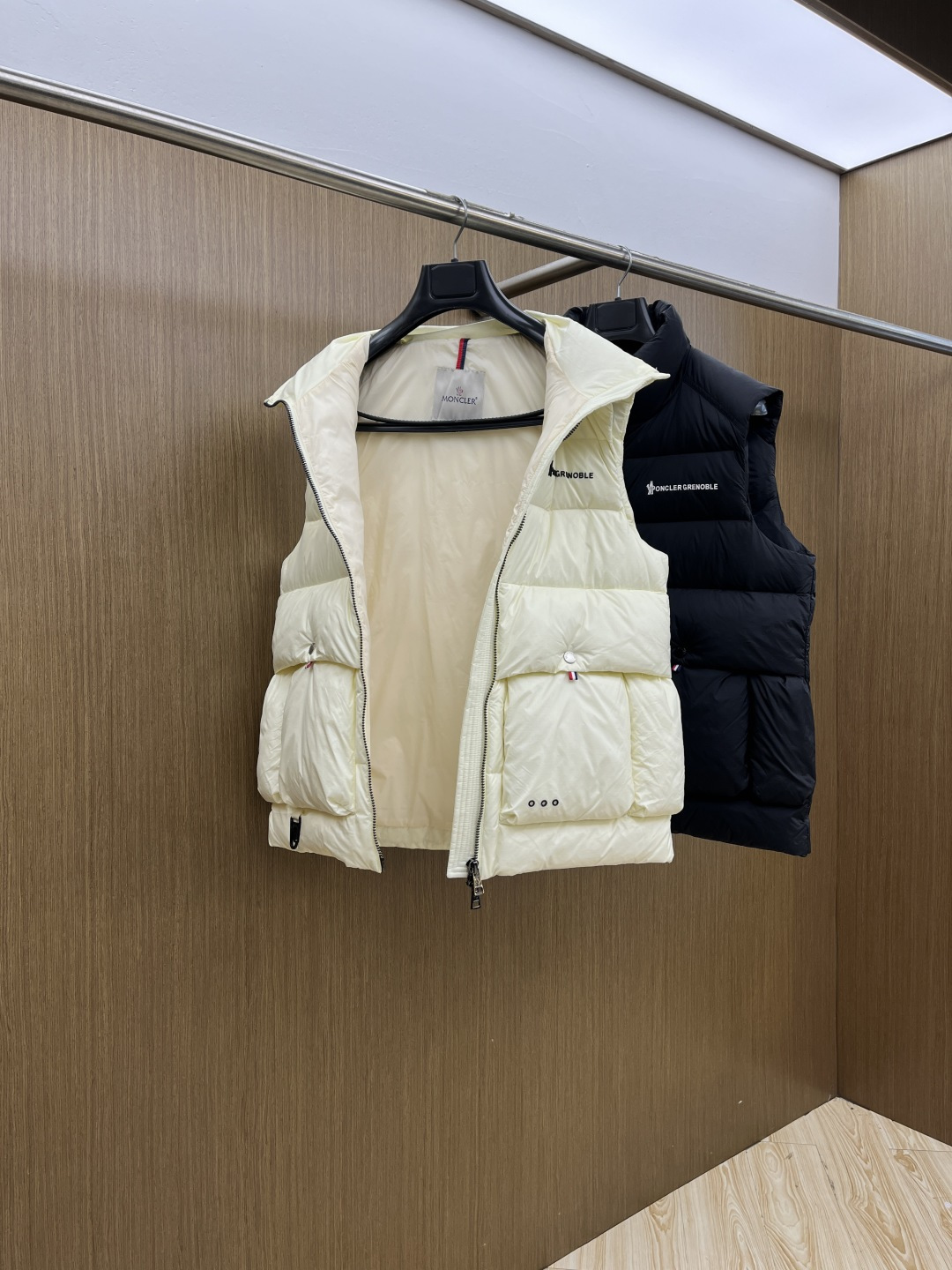 秋冬羽绒 🆕Moncler蒙口 2025ss秋冬新款时尚休闲羽绒外套马甲，处处细节显工艺足够的高级，结构