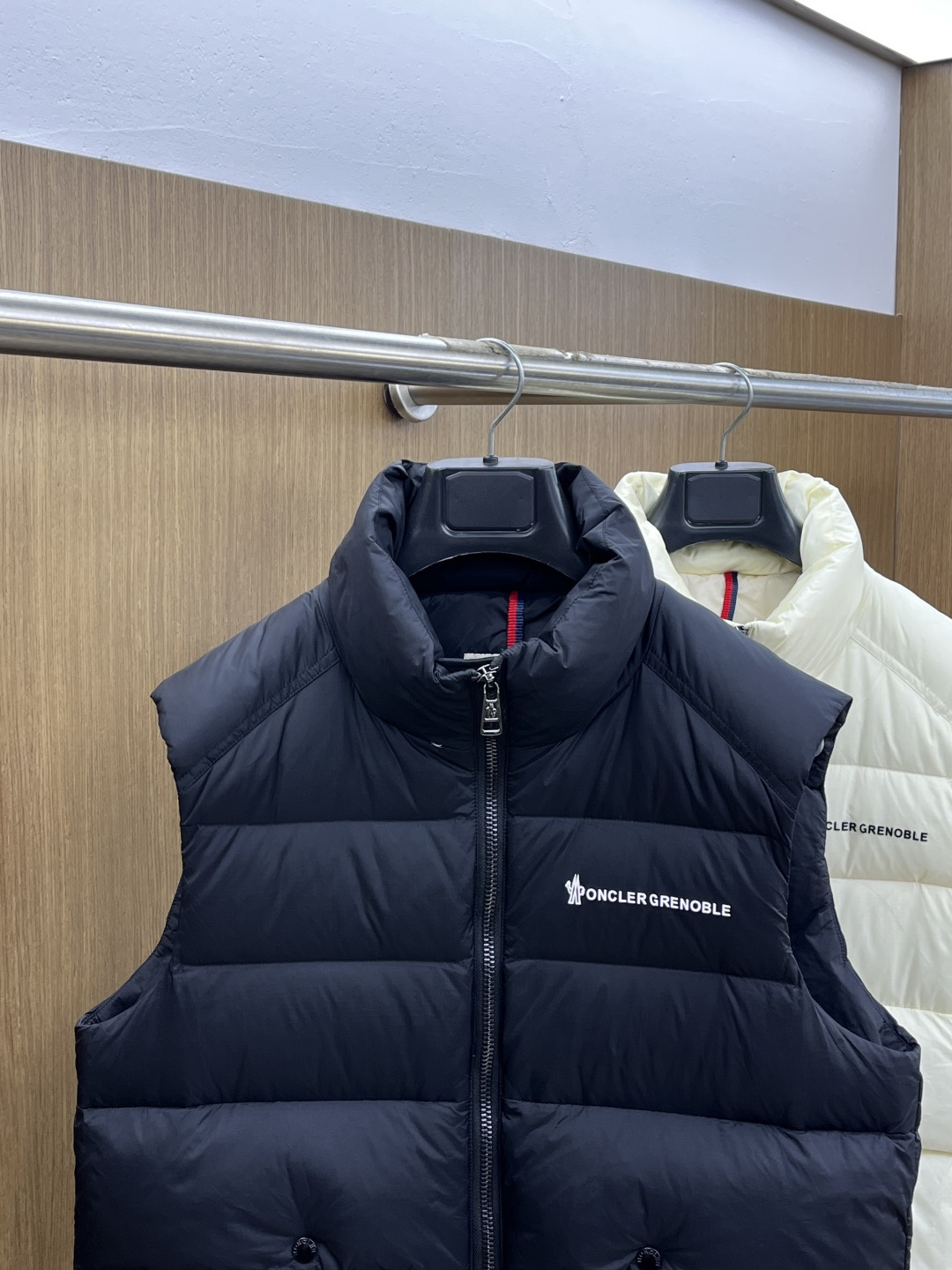 秋冬羽绒 🆕Moncler蒙口 2025ss秋冬新款时尚休闲羽绒外套马甲，处处细节显工艺足够的高级，结构