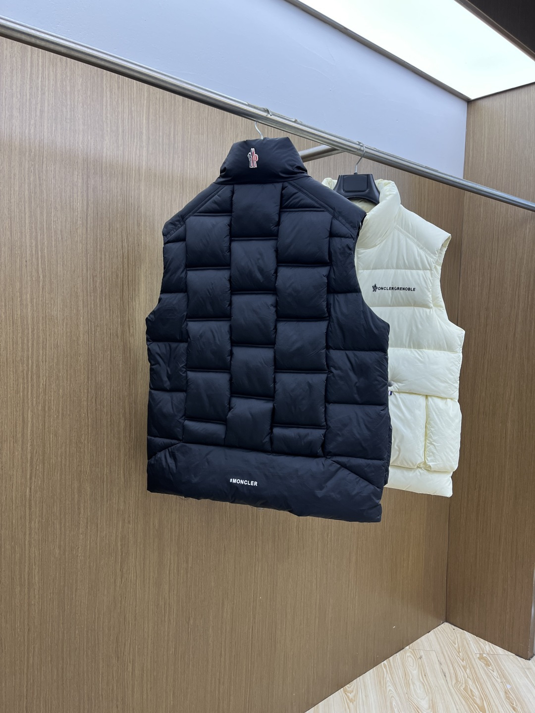 秋冬羽绒 🆕Moncler蒙口 2025ss秋冬新款时尚休闲羽绒外套马甲，处处细节显工艺足够的高级，结构
